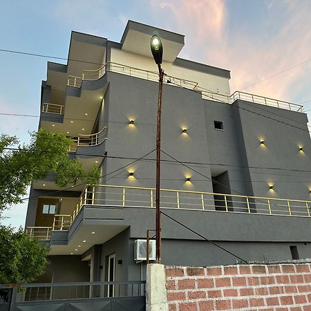 Mico'S Apartments Vlore Ngoại thất bức ảnh