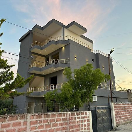 Mico'S Apartments Vlore Ngoại thất bức ảnh