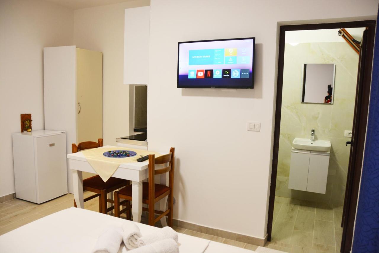 Mico'S Apartments Vlore Ngoại thất bức ảnh