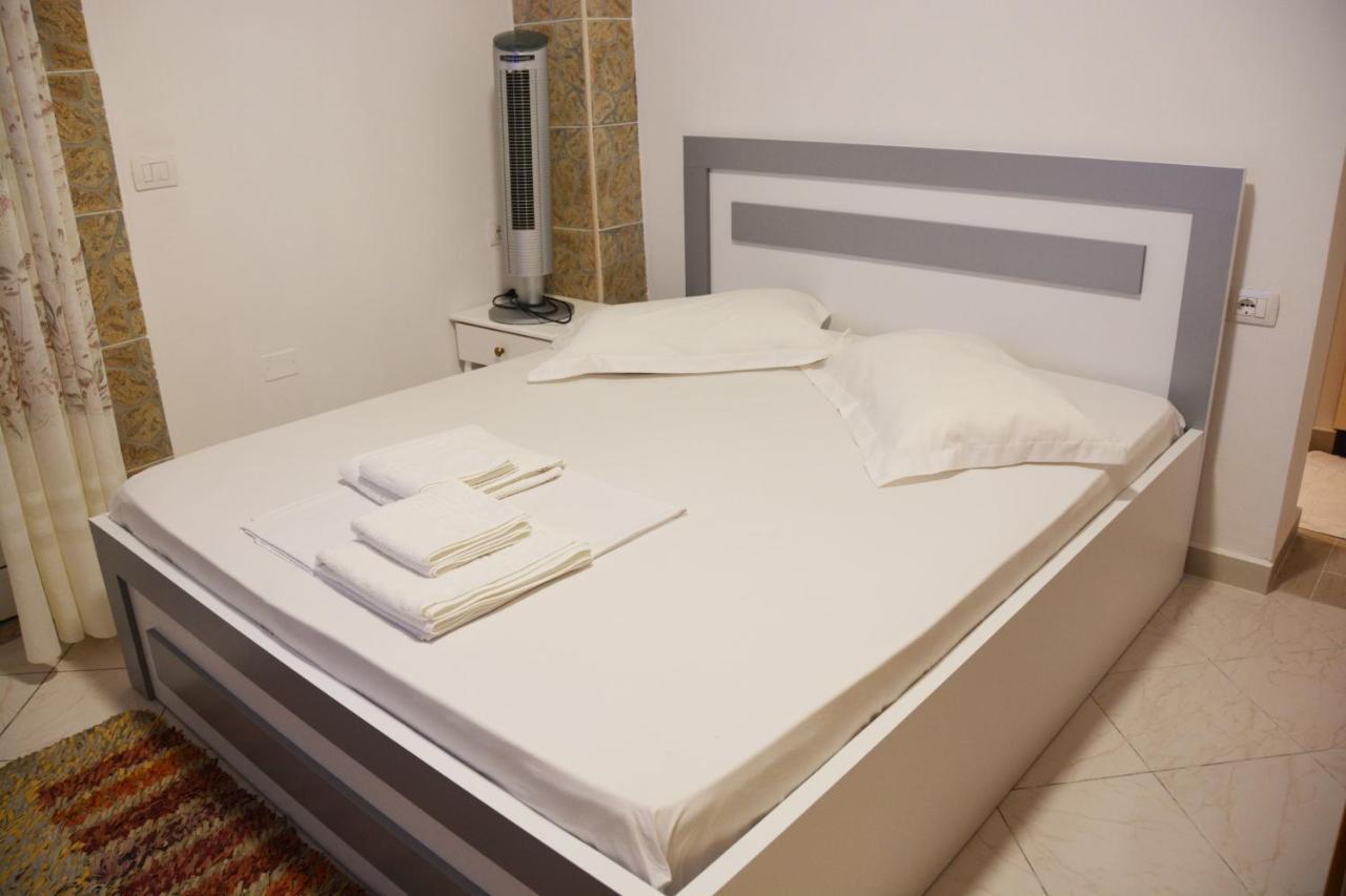 Mico'S Apartments Vlore Ngoại thất bức ảnh