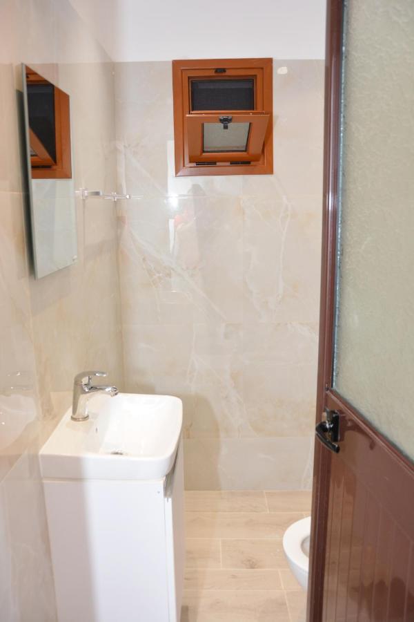 Mico'S Apartments Vlore Ngoại thất bức ảnh