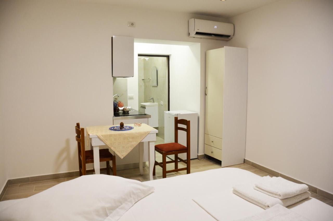 Mico'S Apartments Vlore Ngoại thất bức ảnh