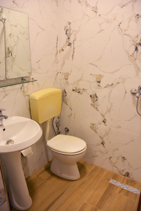 Mico'S Apartments Vlore Ngoại thất bức ảnh