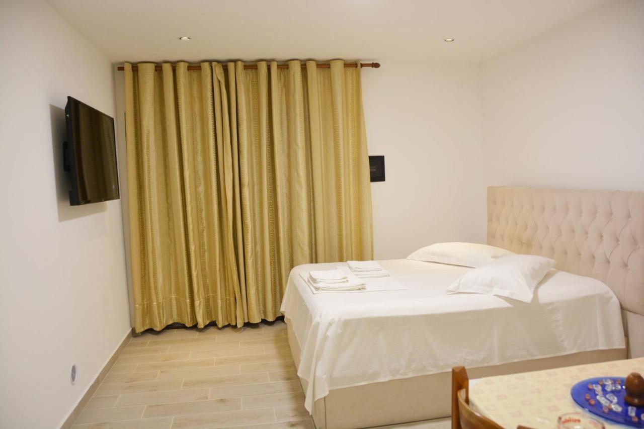 Mico'S Apartments Vlore Ngoại thất bức ảnh
