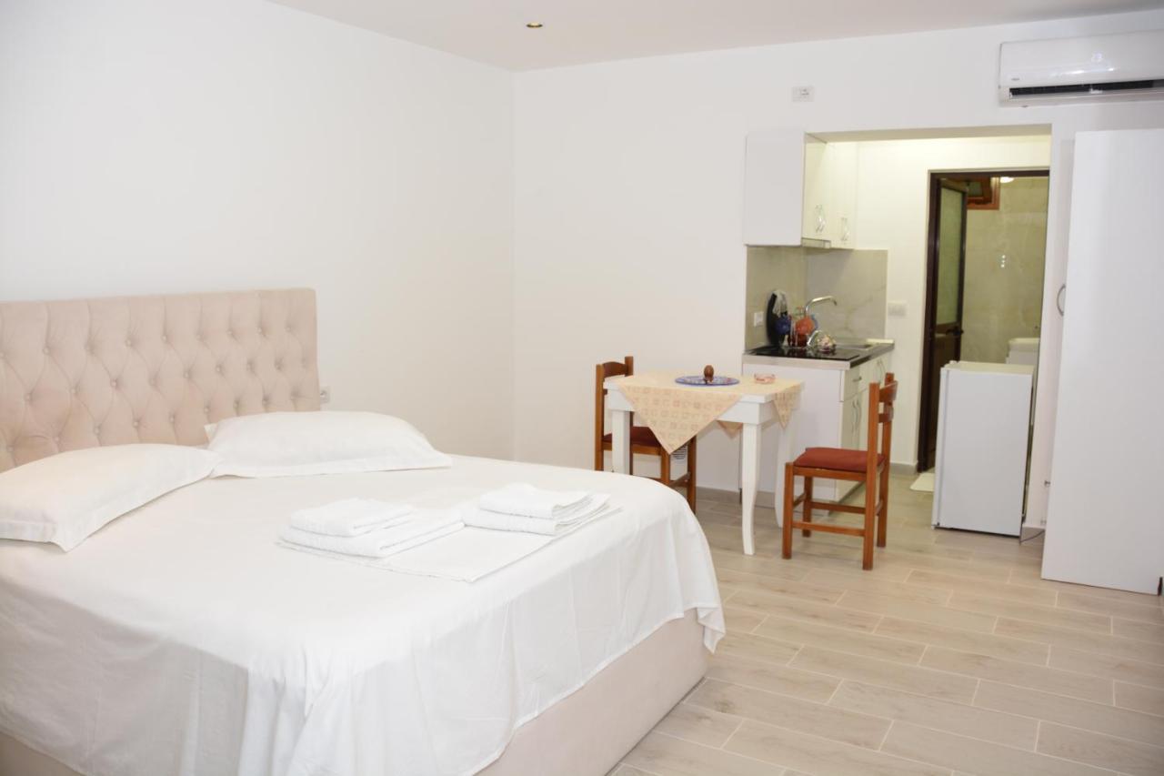 Mico'S Apartments Vlore Ngoại thất bức ảnh