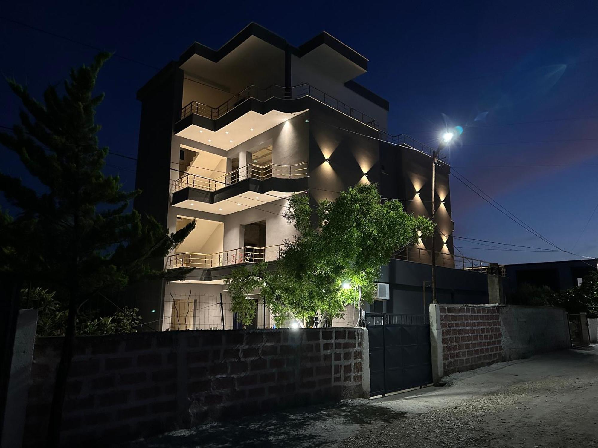 Mico'S Apartments Vlore Ngoại thất bức ảnh
