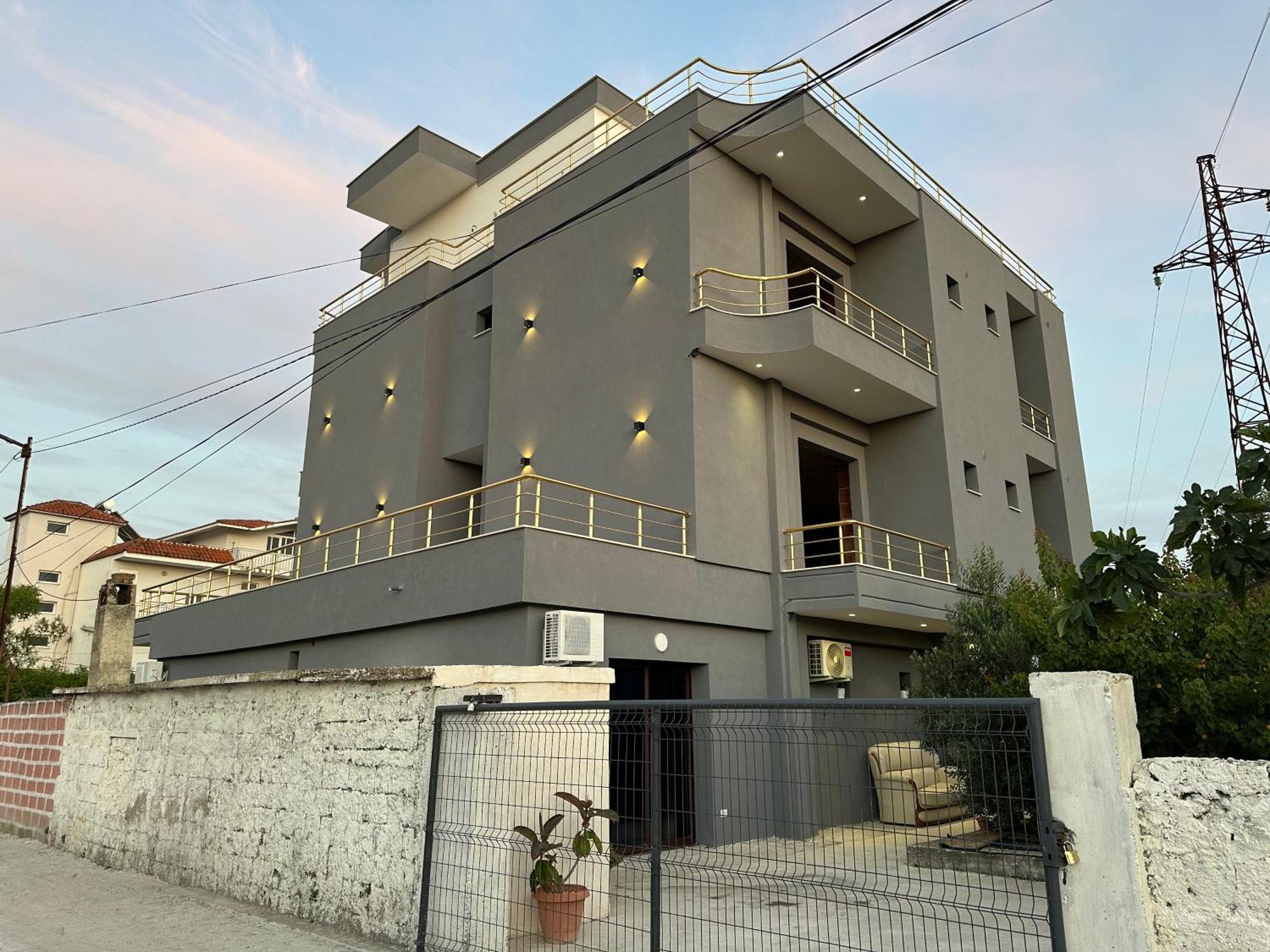 Mico'S Apartments Vlore Ngoại thất bức ảnh