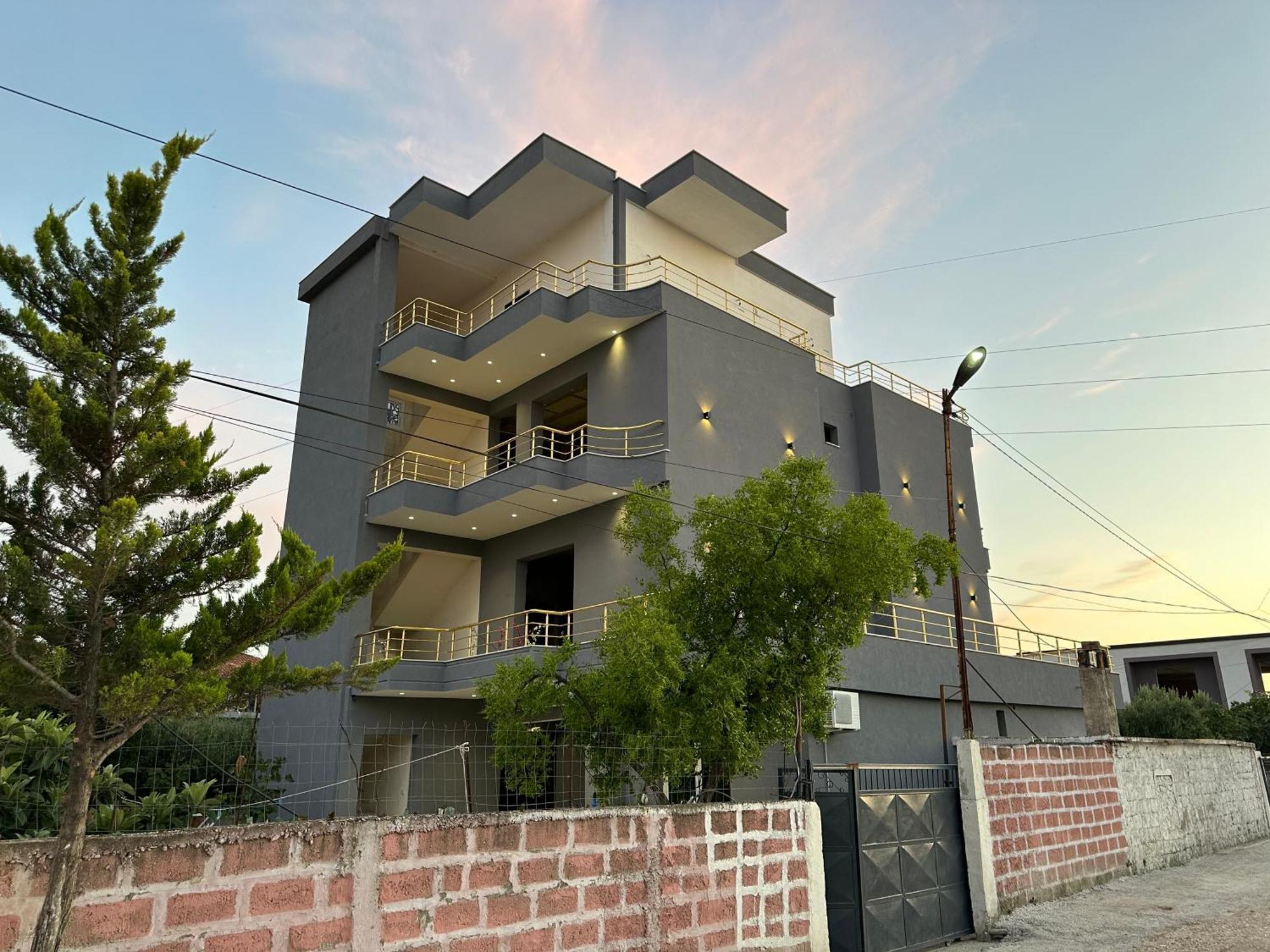 Mico'S Apartments Vlore Ngoại thất bức ảnh